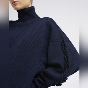 Barrie of Scotland Cashmere Textured Sleeves Detail Turtleneck Sweater - Navy